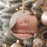 Elegantes My First Christmas Baby Foto Keramik Ornament<br><div class="desc">Ein elegantes Drehbuch für dieses Weihnachtsbaumschmuck,  das Foto. So passen Sie an Ihre Lieblingsfamilienbilder an. Das perfekte Geschenk zum Feiern der ersten Weihnachtsfeier Ihres Babys. Sie können die Farbe des Schriftartes auch ganz nach Ihren Wünschen ändern.</div>