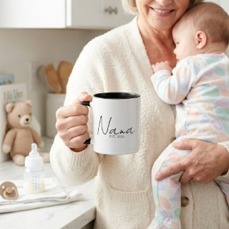 Elegantes Nana-EST-Jahr Minimalistisches Schrift-D Tasse