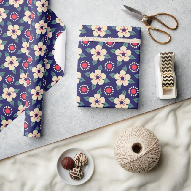 Elegantes Navy Blau mit Cream Blume Wrapping Pape Geschenkpapier (Kunsthandwerk)