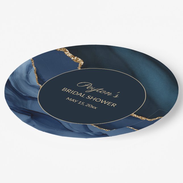 Elegantes Navy Blue Gold Marmor Brautparty Pappteller (Schrägansicht)