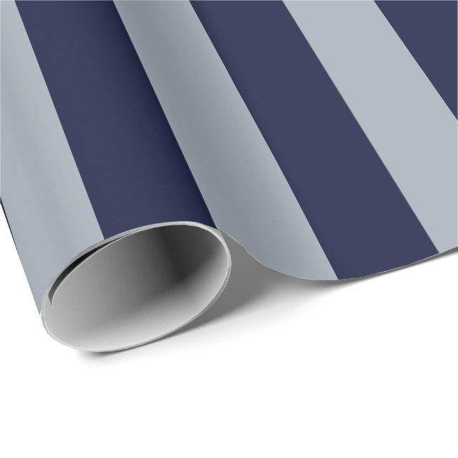 Elegantes Navy Blue Light Blue Striping Muster Geschenkpapier (Rolleneckpunkt)