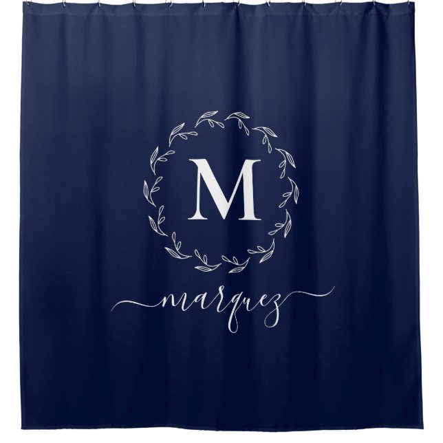 Elegantes Navy Personalisiert Wreath Monogramm Duschvorhang (Vorderseite)