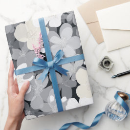 Elegantes neutrales Blumen Graues Blumenmuster Geschenkpapier