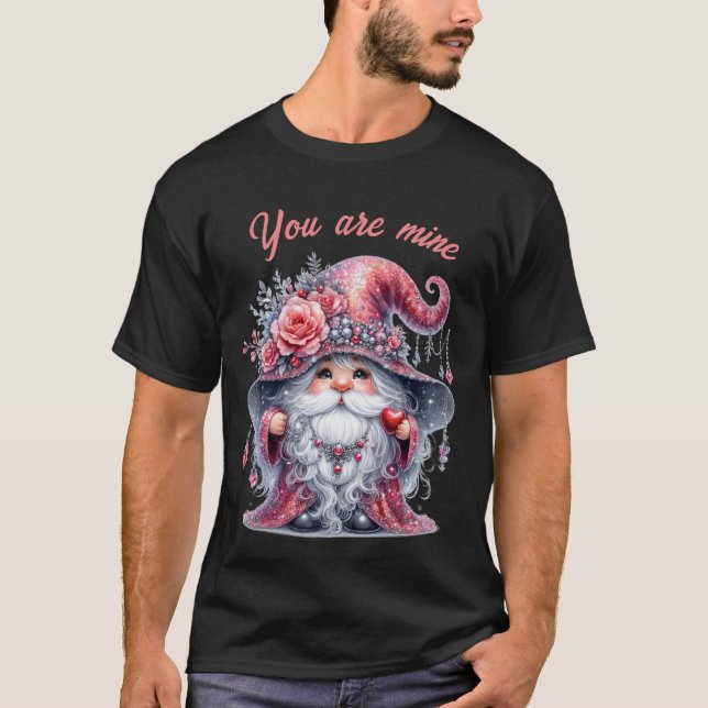 Elegantes niedliches Gnom in Silberröte T-Shirt (Vorderseite)