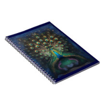 Elegantes Notebook mit einem anmutigen Pfauenmotiv