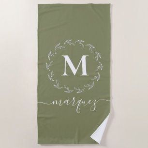 Elegantes Olive Green Personalisiert Wreath Monogr Strandtuch
