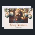 Elegantes Ornament 1 Foto 2025 Feiertagskarte<br><div class="desc">Diese einfache Weihnachtskarte aus dem Jahr 2025 mit festlicher Aquarellfarbe,  immergrün und Ornament-Design auf neutralem Hintergrund. Passen Sie diese Karten mit der Personalisierungsfunktion einfach an.</div>