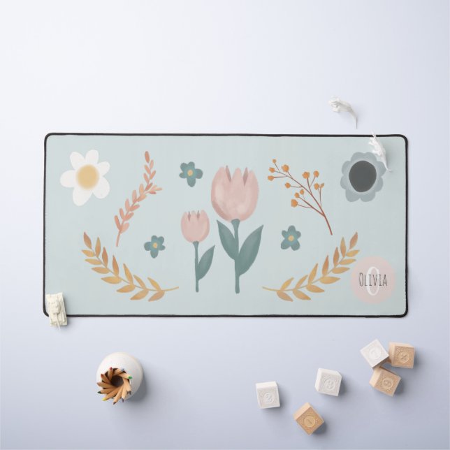 Elegantes Pastel Floral Modernes Monogramm Schreibtischunterlage (Kindertisch)