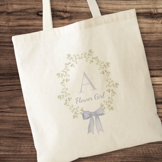 Elegantes Personalisiertes erstes Niedliches Bow F Tragetasche (Cute flower girl tote bag with her initial and a dusty blue bow)