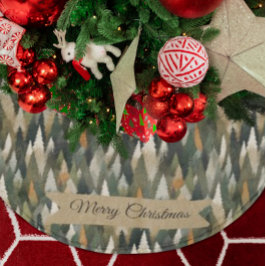 Elegantes Pine Tree Muster | Rustikaler Wald Polyester Weihnachtsbaumdecke