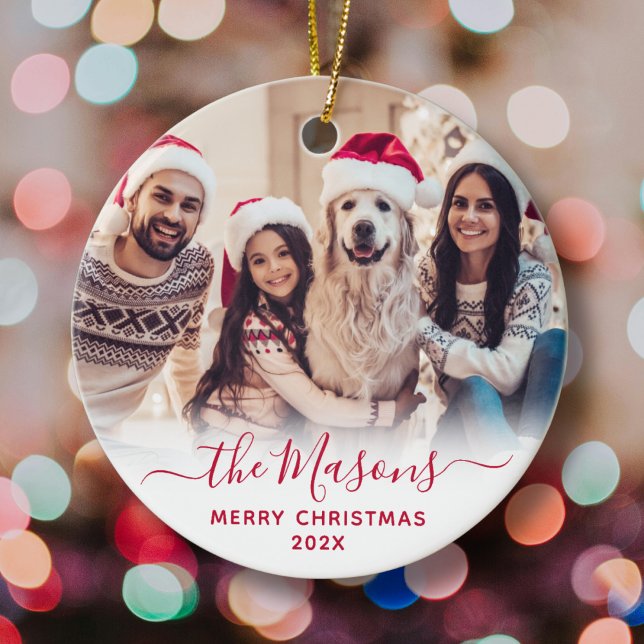 Elegantes Red Script Family Foto Frohe Weihnachten Keramik Ornament (Von Creator hochgeladen)