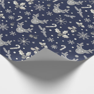 Elegantes Rentier- und Schneeflockenmuster in Mari Geschenkpapier