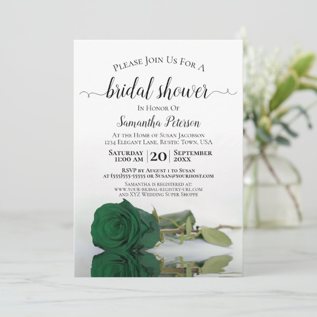 Elegantes Romantisches Emerald Green Rose Brautpar Einladung (Stehend Vorderseite)