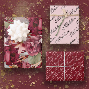 Elegantes rosa-burgunderrotes florales Namensskrip Geschenkpapier Set