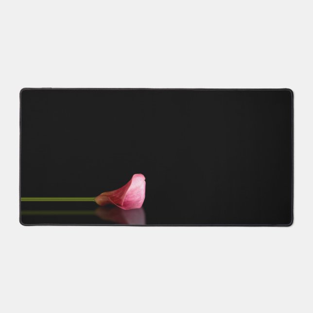 Elegantes rosa Calla Lily Reflection Foto Schreibtischunterlage (Vorderseite)