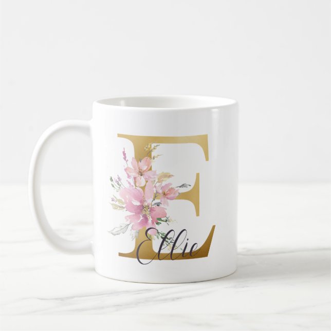 Elegantes Rosa Floral Gold Letter Monogram E Kaffeetasse (Links)