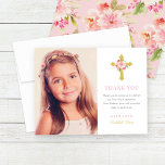 Elegantes Rosa Gold Floral First CommunityFoto Dankeskarte<br><div class="desc">Dieses elegante kleine Mädchen First Holy Communion Dankeschön-Kartendesign verfügt über ein Foto Ihrer Tochter mit stilvollem Rosa, Gold und Grau-Text, die vollständig personalisiert sein können, durch ein goldenes Kreuz mit einer hübsch rosa Aquarellanordnung dekoriert. Ein hellrosa Hintergrund mit einem blumengeschmückten Muster aus Pastellrosa, Rose, Pfirsichdahlie, Rose und Blume und Grün...</div>