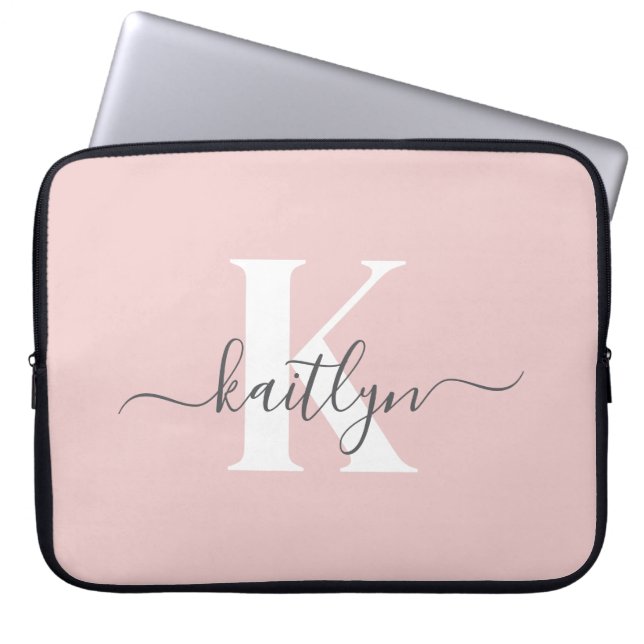 Elegantes Rosa-Hauch-Grau-Script-Monogramm Laptopschutzhülle (Vorderseite)