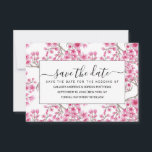 Elegantes rosa Kirschblossom Wasserfarben Save The Date<br><div class="desc">Dieses elegante, künstlerische und mädchenhafte Muster ist perfekt für die Sommer- oder Frühjahrssaison. Es verfügt über handbemaltes Rosa, Beerenrosa, helles Rot und staubige braune japanische Kirschblüten, Blume, Blüten und Äste auf einem schlichten, weißen Hintergrund. Es ist hübsch, modern, süß, einzigartig, trendig und originell. Stilisieren Sie mit handgemalten Drucken des Künstlers...</div>