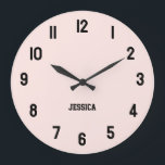 Elegantes Rosa mit schwarzen Zahlen, personalisier Große Wanduhr<br><div class="desc">Sie können die Rosa Hintergrundfarbe mit personalisiertem Sporttext anpassen,  um Ihr eigenes Wandgeschenk zu erstellen. Diese mädchenhafte,  solide lila Farbe wird als persönliches Geschenk perfekt sein.</div>
