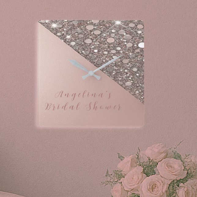 Elegantes Rose Gold Brautparty Quadratische Wanduhr (Bridal suite-ready clock adds a touch of glam to your wedding morning décor.)