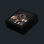 Elegantes Rose Gold und Schwarz Geometrisches Desi Erinnerungskiste<br><div class="desc">Halten Sie die Geschenkboxen bereit, damit Sie sie personalisieren können. ✔ HINWEIS: ÄNDERN SIE NUR DIE VORLAGEBEREICHE, DIE SIE BENÖTIGEN! 😀 Sie können den Text bei Bedarf entfernen und neu hinzufügen, was immer Sie möchten und welchen Schriftart Sie möchten. 📌 Wenn Sie weitere Anpassungen benötigen, klicken Sie bitte auf den...</div>