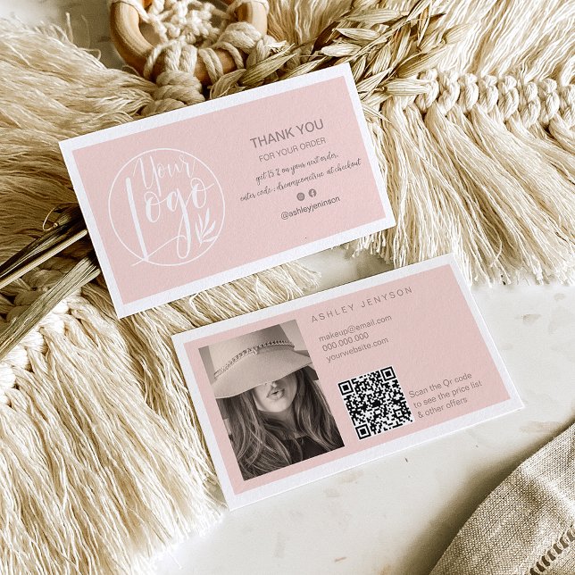 Elegantes, rot-minimalistisches Logo Qr Bestellung Visitenkarte (Von Creator hochgeladen)