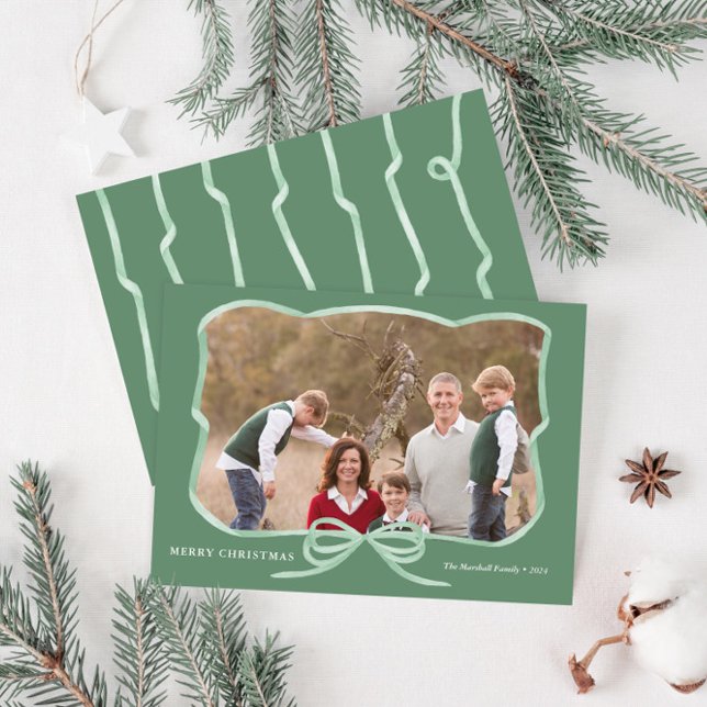Elegantes Sage Bow Foto Rahmen Frohe Weihnachten (Modern sage green ribbon frame family photo holiday cards with hand-painted watercolor ribbon bow)