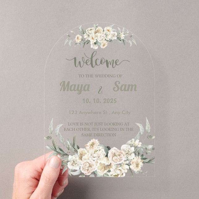 Elegantes Sage Green Floral Wedding Sign Acryleinladungen (Insitu (Handheld))