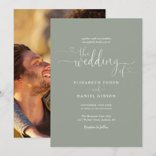 Elegantes Sage Green Hearts Script-Foto Hochzeit Einladung