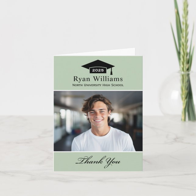Elegantes Sage Green Personalisiert Abschluss Foto Dankeskarte (Vorderseite)