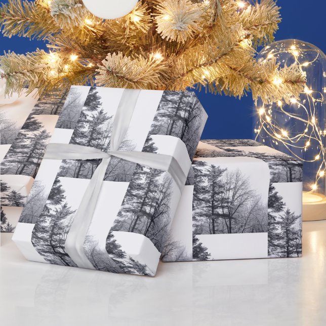 Elegantes, schneebedecktes Wintermuster im Foto Geschenkpapier (Feiertage)