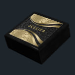 Elegantes Schwarz-Gold-Floral-Damaskus-Muster Geschenkbox<br><div class="desc">Elegante schwarze und goldene Blumengestauke,  monogrammatisch gürtelt.</div>