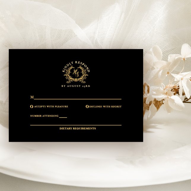 Elegantes Schwarz/Gold Monogramm Wappen Hochzeit RSVP Karte (Von Creator hochgeladen)