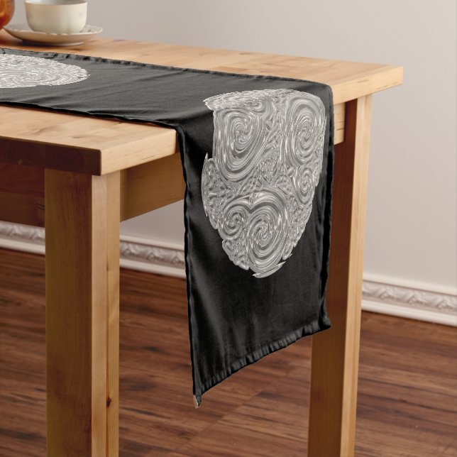 Elegantes Schwarz-Silber-Medaillon mit Prägung Kurzer Tischläufer (Beispiel)