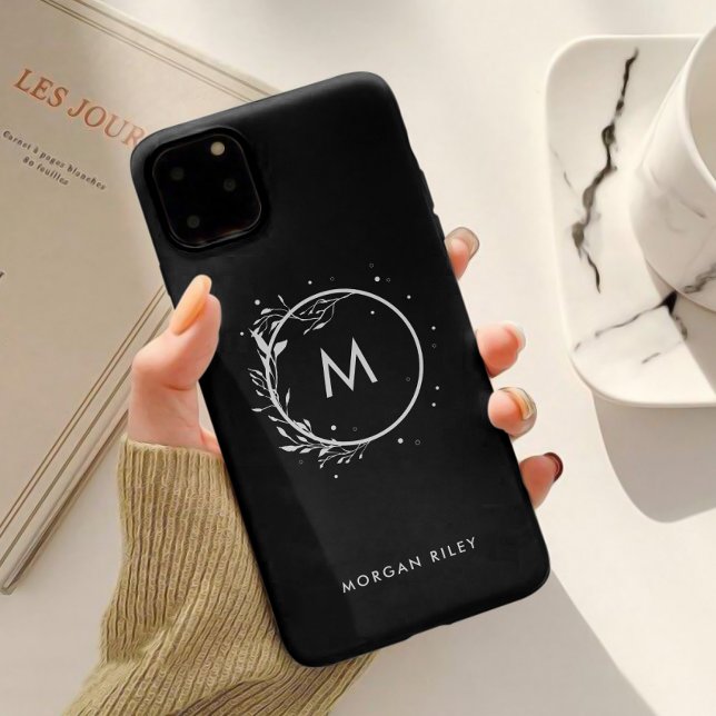 Elegantes Schwarz-Weiß-Blütenmonogramm Case-Mate iPhone Hülle (Von Creator hochgeladen)