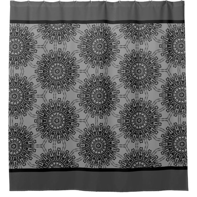 Elegantes Schwarz-Weiß-Mandala-Muster mit Grau Duschvorhang (Vorderseite)