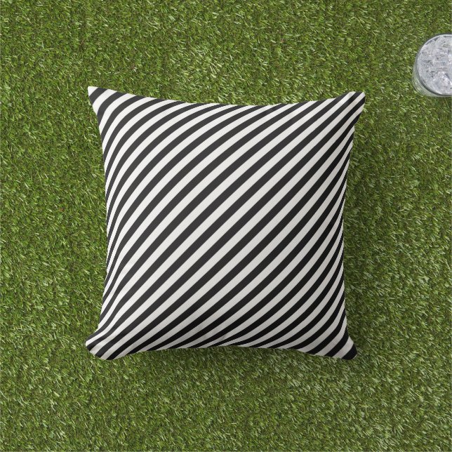 Elegantes Schwarz/Weiß Streifen Muster Kissen (Golfball-Marker)
