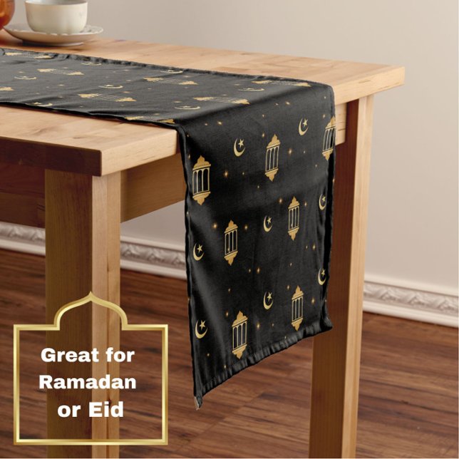 Elegantes Schwarzes Gold Lanterns Moon Islamisches Kurzer Tischläufer (An elegant, modern black + gold table runner, with lantern, stars + moon motif. )