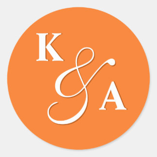 Elegantes Script Bright Orange Wedding Monogram Runder Aufkleber