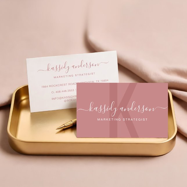 Elegantes Script Calligraphy Monogram Logo Pink Visitenkarte (Elegant Script Calligraphy Monogram Logo Pink Business Card)