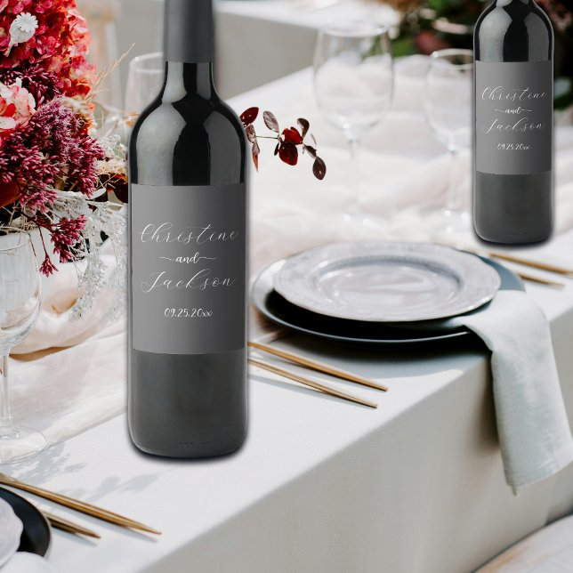Elegantes Script Dark Gray Wedding Weinetikett (Von Creator hochgeladen)