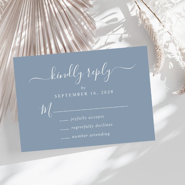 Elegantes Script Dusty Blue Wedding RSVP Karte (Von Creator hochgeladen)