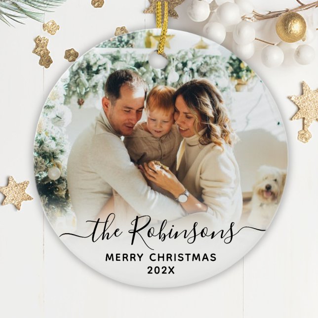 Elegantes Script Familienname Foto Frohe Weihnacht Keramik Ornament (Von Creator hochgeladen)