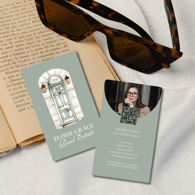 Elegantes Script-Logo und QR-Code Real-Anwesen Visitenkarte (Market your business with this classic script neutral tone business card.)