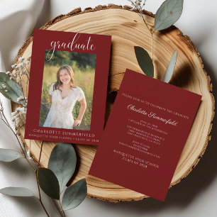 Elegantes Script Maroon Graduation Party Foto Einladung