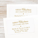 Elegantes Script Merry Christmas Gold Rücksendeadr Adressaufkleber<br><div class="desc">Elegante Weihnachts-Rücksendeklemme in antikem Gold auf weißem Hintergrund. Das Label enthält den Text "Frohe Weihnachten und ein glückliches neues Jahr" mit festlichem Script-Schriftart und Platzhaltern für Ihren Namen und Ihre Adresse in einer klassischen Serif-Schrift. Das Design ist durch einen modernen, dekorativen Trenner mit einem kleinen goldenen Herzen strukturiert. Bitte beachten...</div>