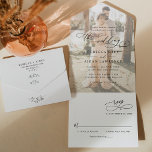 Elegantes Script Modernes Foto Hochzeit All In One Einladung<br><div class="desc">Dieses elegante All-In-One Wedding Invitation verfügt über einen Kalligrafietext mit einem klassischen Serif & modernen Sans Schriftart in Schwarz,  mit einem Foto-Overlay auf der Vorderseite und einem anpassbaren Monogramm auf der Rückseite. Matching-Elemente verfügbar.</div>