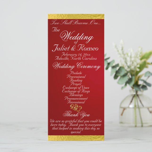 Elegantes Script & Ribbon - Crimson/Gold Wedding Programm (Stehend Vorderseite)