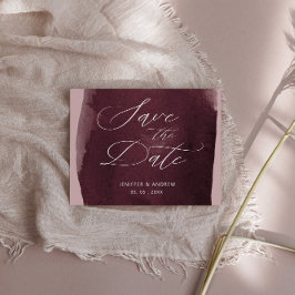 Elegantes Script Watercolor Wash Save the Date Postkarte